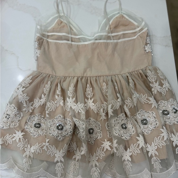 Anthropologie Beige and White Floral Lace Top - Picture 2 of 4